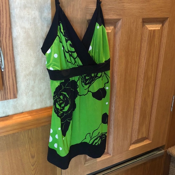 🌷Green & Black Floral Print Strappy Top—Size: S - Picture 6 of 6